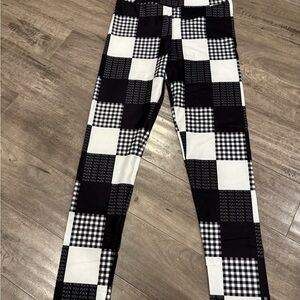 Stylish Black and White Checkered Leggings